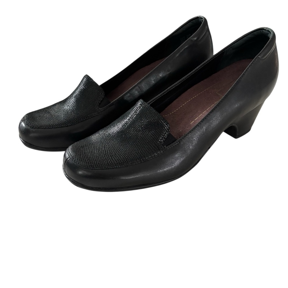 Clark’s Black Leather Pumps Heels Snake Print Round Toe Worn Once
Slip On
Comfy
